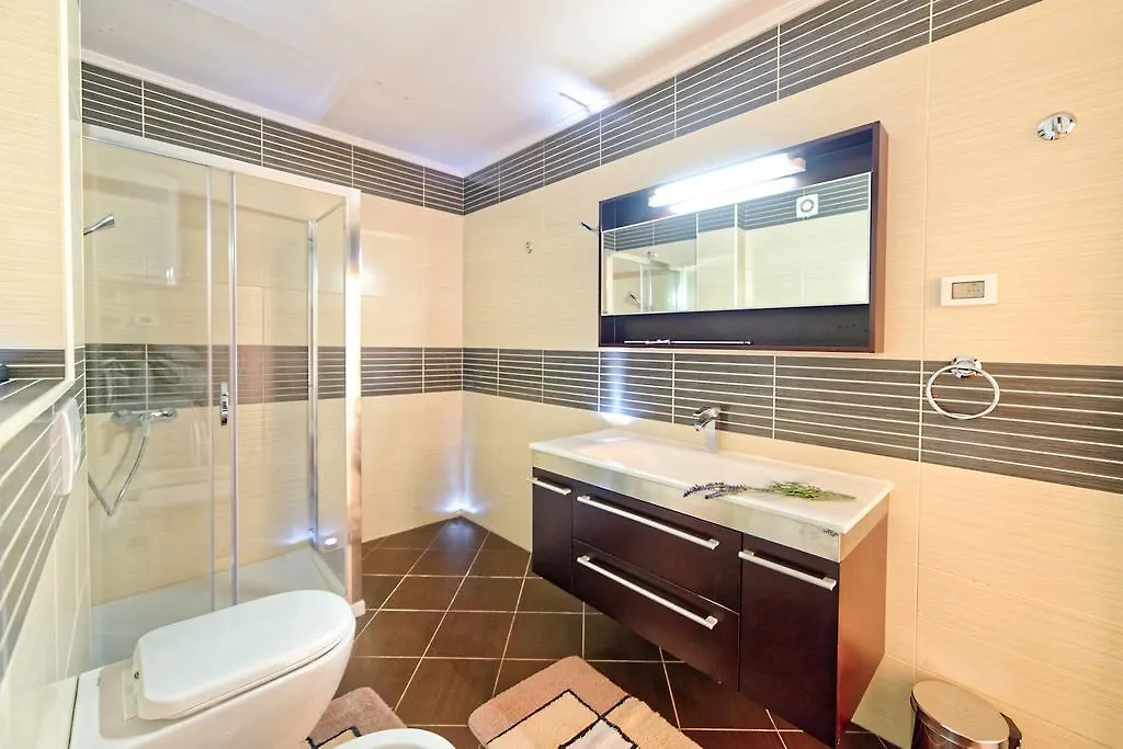 Apartments Leila Umag 0*,